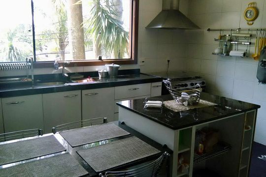 Casa à venda com 3 quartos, 215m² em Vila Progresso, Niterói