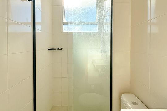 Banheiro de apartamento para alugar com 2 quartos, 56m² em Serraria, São José