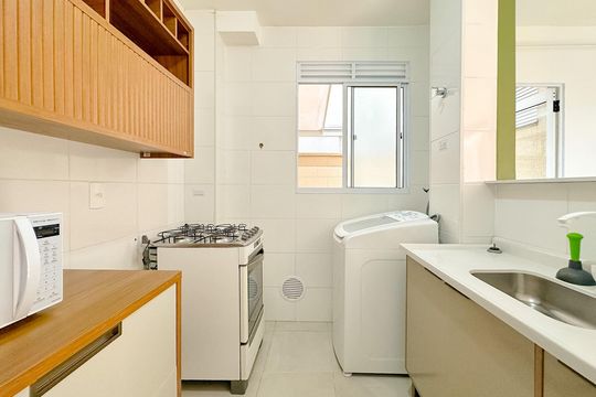 Cozinha de apartamento para alugar com 2 quartos, 56m² em Serraria, São José