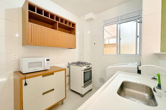 Cozinha de apartamento para alugar com 2 quartos, 56m² em Serraria, São José