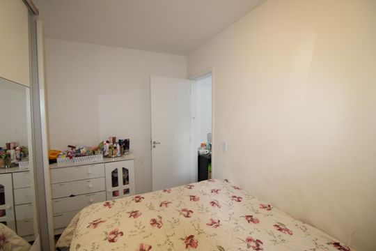 Quarto 1 de apartamento à venda com 2 quartos, 47m² em Vila Carmosina, São Paulo