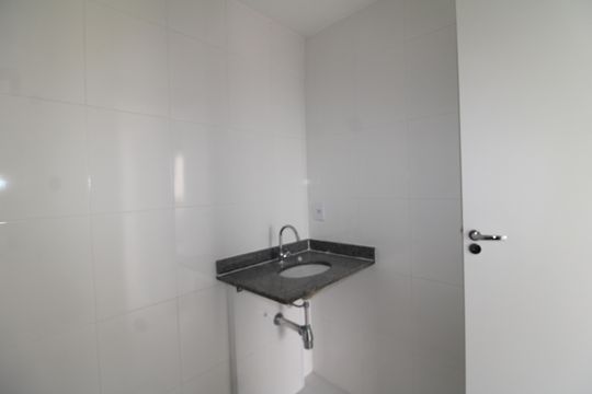 Banheiro de apartamento à venda com 2 quartos, 57m² em Casa Verde, São Paulo