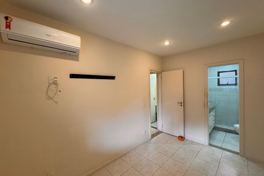 Suíte de apartamento à venda com 3 quartos, 120m² em Recreio dos Bandeirantes, Rio de Janeiro