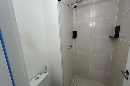 Banheiro de apartamento para alugar com 1 quarto, 33m² em Piedade, Rio de Janeiro