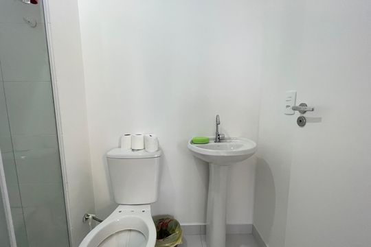 Banheiro de apartamento à venda com 2 quartos, 32m² em Jardim Celeste, São Paulo