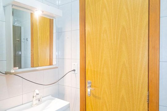 Banheiro de casa de condomínio à venda com 2 quartos, 60m² em Fátima, Canoas