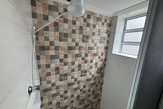Banheiro de apartamento para alugar com 1 quarto, 27m² em Vila Nhocuné, São Paulo
