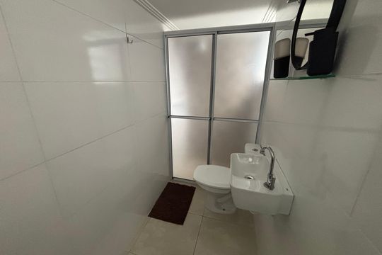 Banheiro de apartamento para alugar com 1 quarto, 27m² em Vila Nhocuné, São Paulo