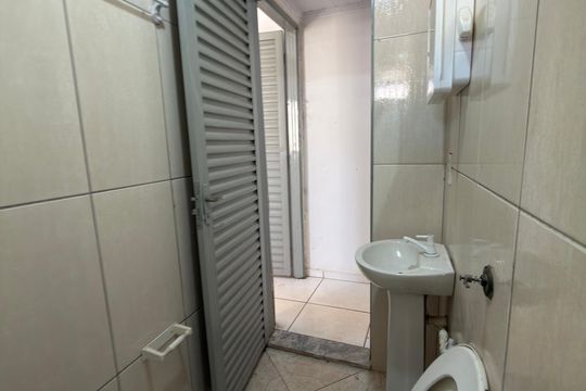 Banheiro  de casa à venda com 1 quarto, 400m² em Colônia Agrícola Arniqueira, Brasília