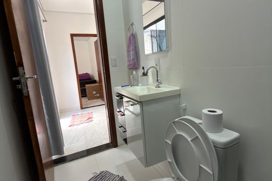 Banheiro 1  de casa à venda com 1 quarto, 400m² em Colônia Agrícola Arniqueira, Brasília