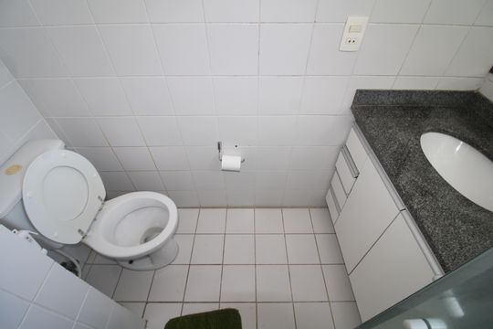 Banheiro de apartamento à venda com 2 quartos, 65m² em Parque Peruche, São Paulo