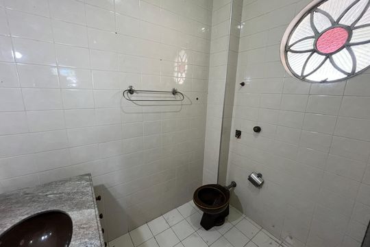 Banheiro 3 de casa para alugar com 3 quartos, 404m² em Portuguesa, Rio de Janeiro