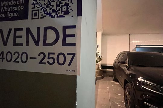 Placa de apartamento à venda com 3 quartos, 130m² em Leblon, Rio de Janeiro