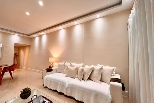 Sala  de apartamento à venda com 3 quartos, 130m² em Leblon, Rio de Janeiro