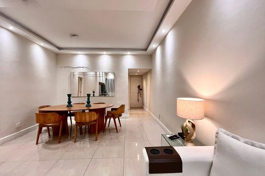 Sala  de apartamento à venda com 3 quartos, 130m² em Leblon, Rio de Janeiro