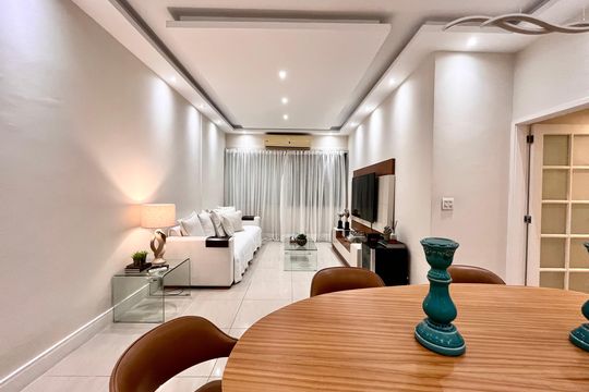Sala  de apartamento à venda com 3 quartos, 130m² em Leblon, Rio de Janeiro