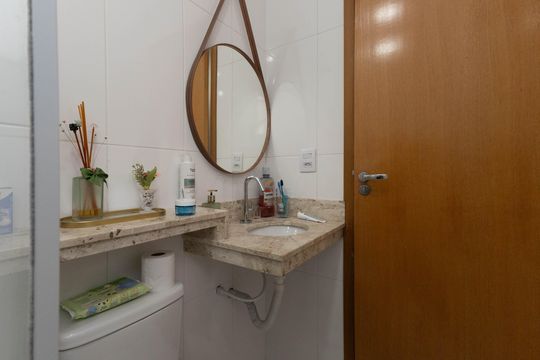 Banheiro  de apartamento para alugar com 2 quartos, 42m² em Parque Vitoria, São Paulo