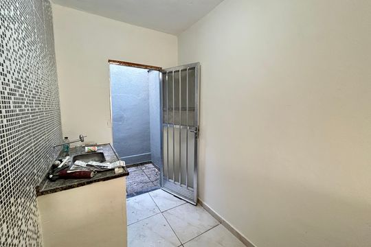 Cozinha de kitnet/studio para alugar com 1 quarto, 35m² em Honório Gurgel, Rio de Janeiro