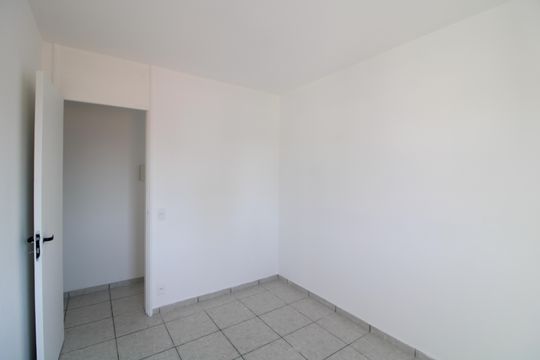 Quarto 1 de apartamento à venda com 2 quartos, 49m² em Jardim Sabara, São Paulo