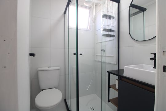 Banheiro de apartamento à venda com 2 quartos, 49m² em Jardim Sabara, São Paulo