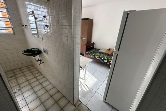 Cozinha de apartamento para alugar com 1 quarto, 23m² em Centro, São Vicente