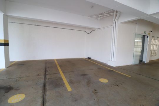 Garagem de apartamento para alugar com 2 quartos, 80m² em Novo Mundo, Uberlândia