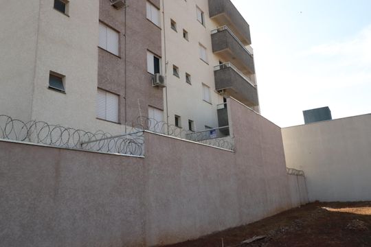 Plaquinha de apartamento para alugar com 2 quartos, 80m² em Novo Mundo, Uberlândia