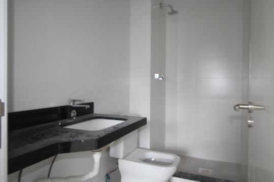 Banheiro de kitnet/studio à venda com 0 quarto, 41m² em Auxiliadora, Porto Alegre