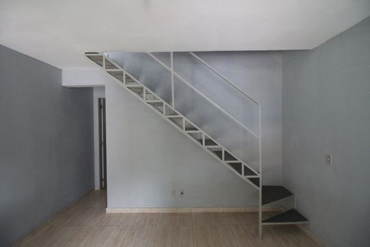 Sala de casa de condomínio para alugar com 2 quartos, 70m² em Rocha Sobrinho, Mesquita