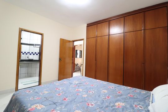 Quarto 2 - Suíte de casa para alugar com 3 quartos, 250m² em Jardim Patricia, Uberlândia