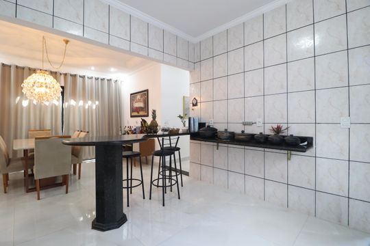 Cozinha de casa para alugar com 3 quartos, 250m² em Jardim Patricia, Uberlândia