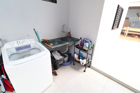 Área de Serviço de casa para alugar com 3 quartos, 250m² em Jardim Patricia, Uberlândia