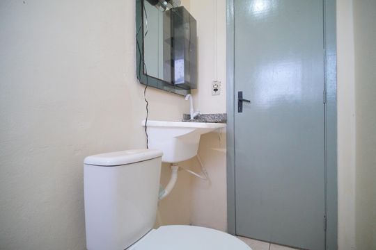 Banheiro de kitnet/studio para alugar com 1 quarto, 35m² em Nova Sapucaia, Sapucaia do Sul