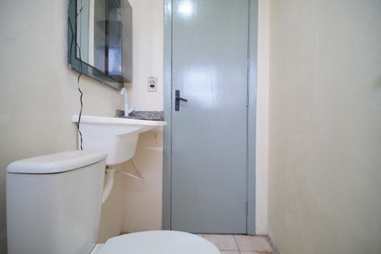 Banheiro de kitnet/studio para alugar com 1 quarto, 35m² em Nova Sapucaia, Sapucaia do Sul