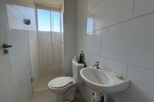 Banheiro social de apartamento à venda com 2 quartos, 42m² em Jardim Boa Vista (zona Oeste), Osasco