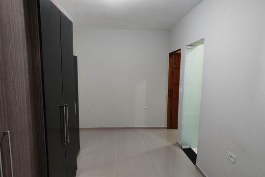Quarto 1 de casa para alugar com 1 quarto, 31m² em ., Ferraz de Vasconcelos