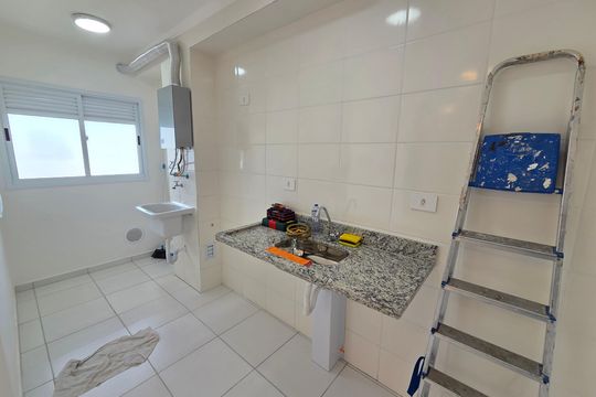 Cozinha de apartamento para alugar com 2 quartos, 57m² em Boqueirão, Praia Grande