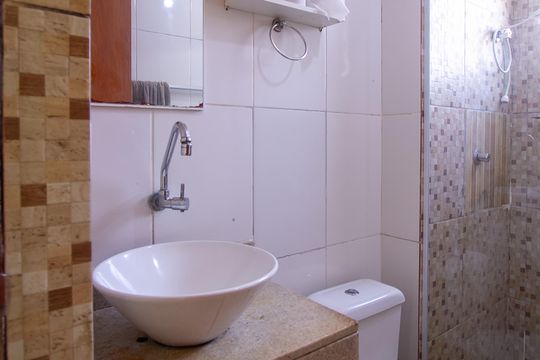 Banheiro de apartamento para alugar com 2 quartos, 50m² em Arsenal, São Gonçalo