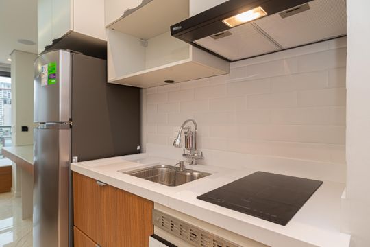 Cozinha de kitnet/studio à venda com 1 quarto, 25m² em Santo Amaro, São Paulo