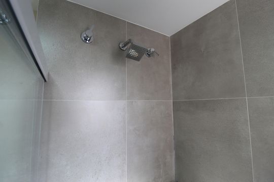 Banheiro da Suíte 1 de apartamento à venda com 2 quartos, 79m² em Indianópolis, São Paulo