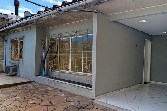 Garagem de casa à venda com 4 quartos, 208m² em Harmonia, Canoas