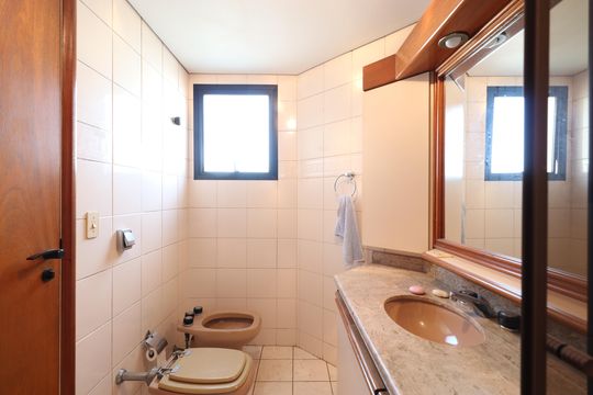 Banheiro da Suíte de apartamento à venda com 4 quartos, 171m² em Vila Augusto, São Paulo