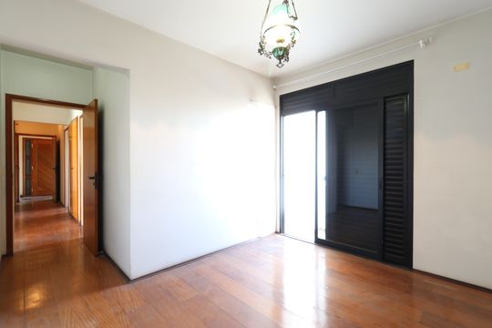 Suite  de apartamento à venda com 4 quartos, 171m² em Vila Augusto, São Paulo
