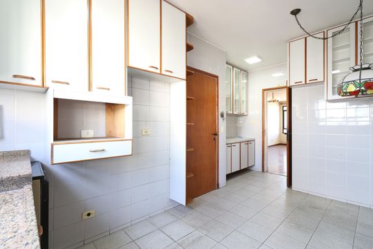 Cozinha  de apartamento à venda com 4 quartos, 171m² em Vila Augusto, São Paulo