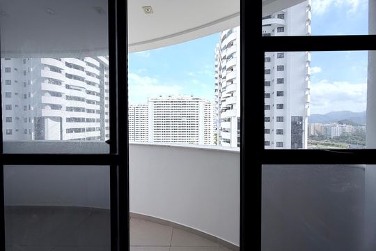 Varanda de apartamento à venda com 2 quartos, 75m² em Barra da Tijuca, Rio de Janeiro