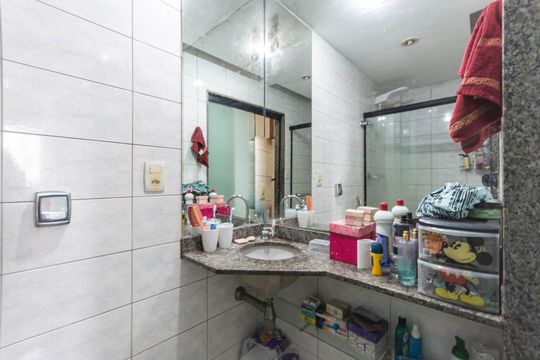 Banheiro Suíte de apartamento à venda com 2 quartos, 55m² em Mangueira, Rio de Janeiro