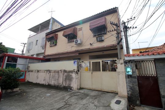 Fachada de casa à venda com 2 quartos, 80m² em Vila da Penha, Rio de Janeiro