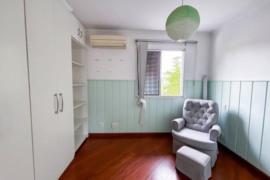 Casa de Condomínio à venda com 3 quartos, 170m² em Jardim das Esmeraldas, São Paulo