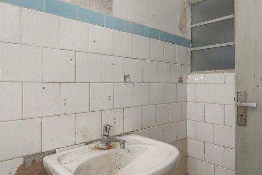 Banheiro de apartamento para alugar com 0 quarto, 25m² em Floresta, Porto Alegre