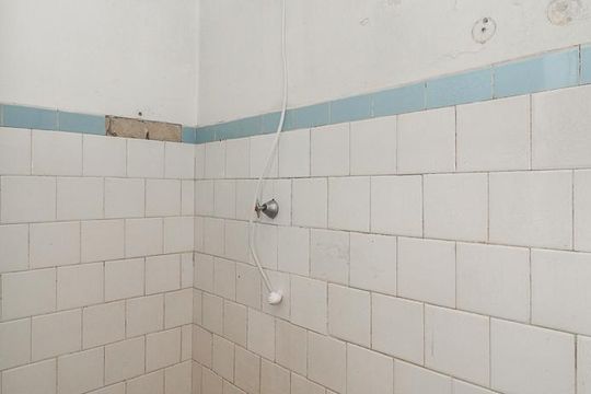 Banheiro de apartamento para alugar com 0 quarto, 25m² em Floresta, Porto Alegre